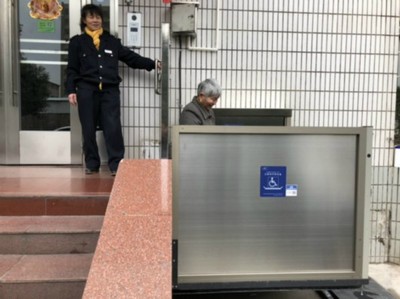 徐汇:无障碍升降机打通居民回家"最后一公里"
